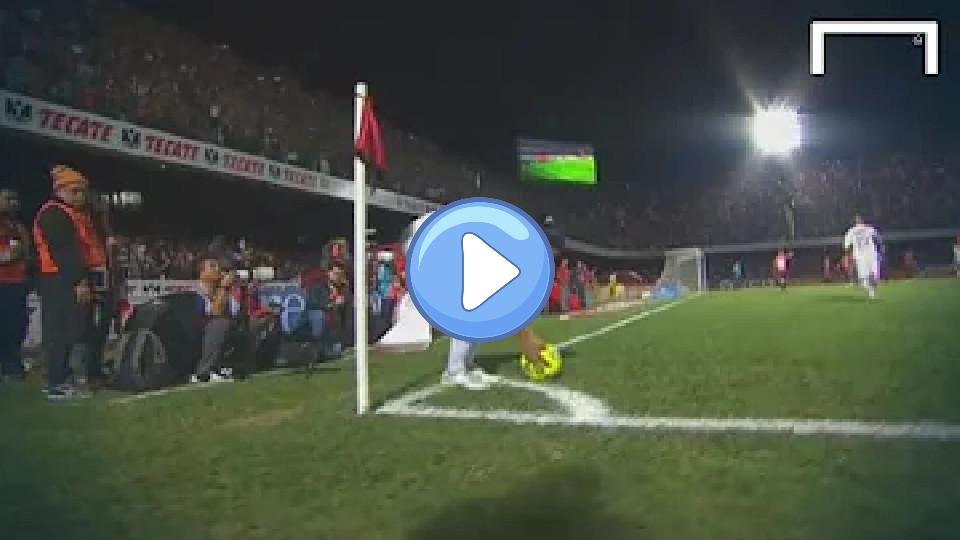 Video thumb: Ronaldinho provides an injury-time assist