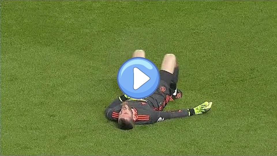 Play video: David de Gea Injury vs Wolves 😱 Video thumb: David de Gea Injury vs Wolves 😱