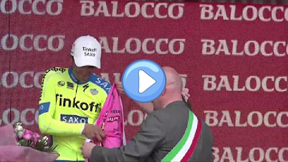 Video thumb: The Mayor of Forli hits Alberto Contador's injured shoulder.