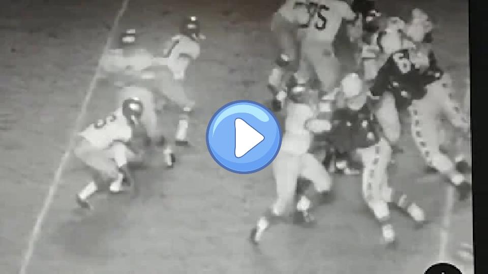 Play video: Sonny Jurgensen's Behind-the-Back Pass Video thumb: Sonny Jurgensen's Behind-the-Back Pass