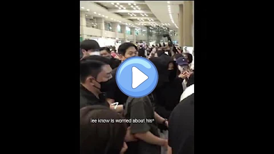 Play video: Jisung gets knocked down by fans at the airport! Video thumb: Jisung gets knocked down by fans at the airport!
