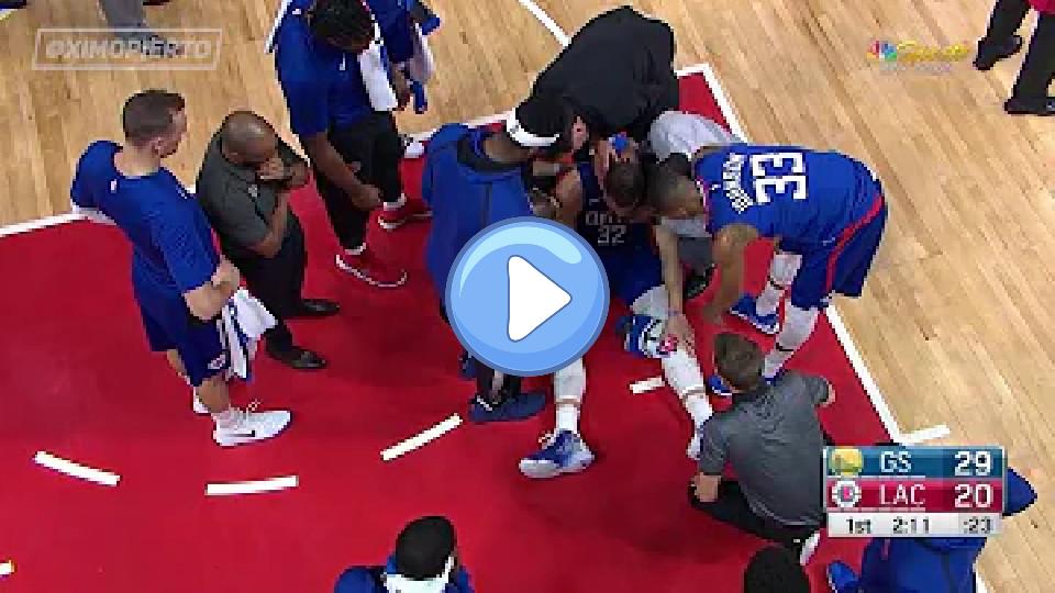 Video thumb: Blake Griffin Injury - Warriors vs. Clippers - January 6, 2018 - 2017-18 NBA Season
