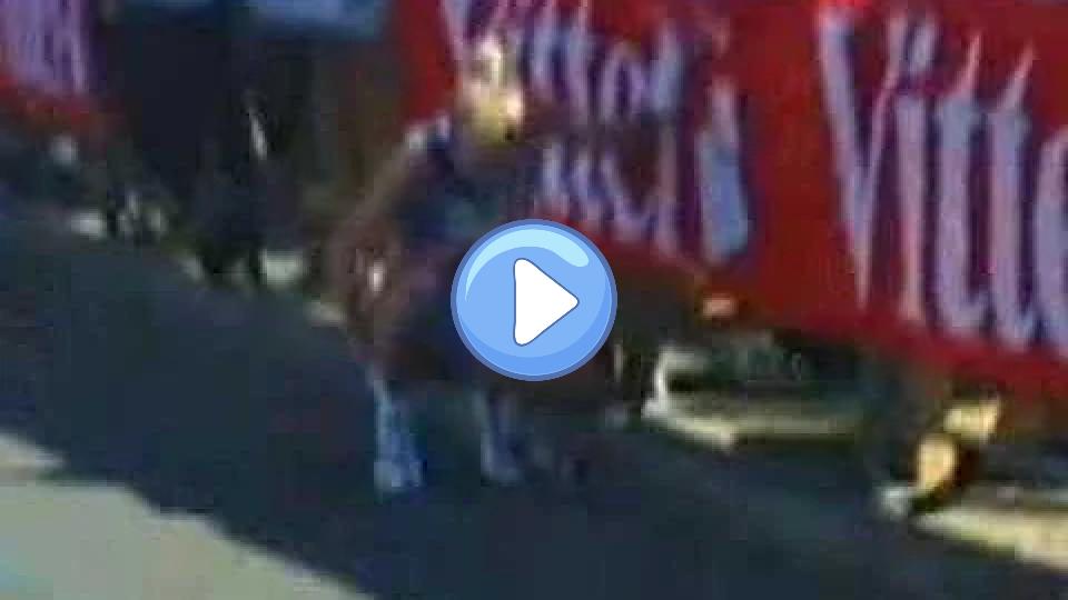 Play video: Paula Radcliffe London Marathon 2005 - Peeing and Winning Video thumb: Paula Radcliffe London Marathon 2005 - Peeing and Winning