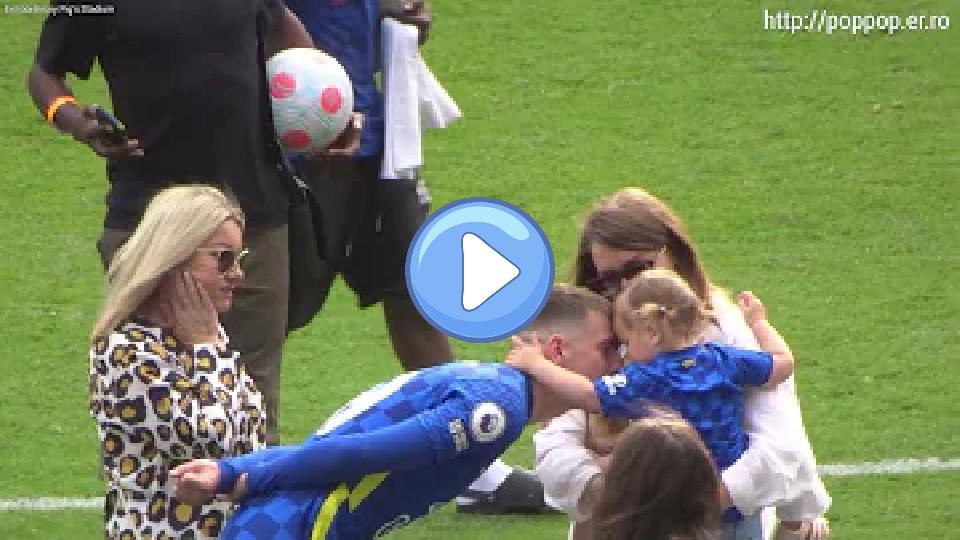 Play video: Mason Mount and his baby niece, family 2022/05/22 Chelsea Season Wrap-up Video thumb: Mason Mount and his baby niece, family 2022/05/22 Chelsea Season Wrap-up