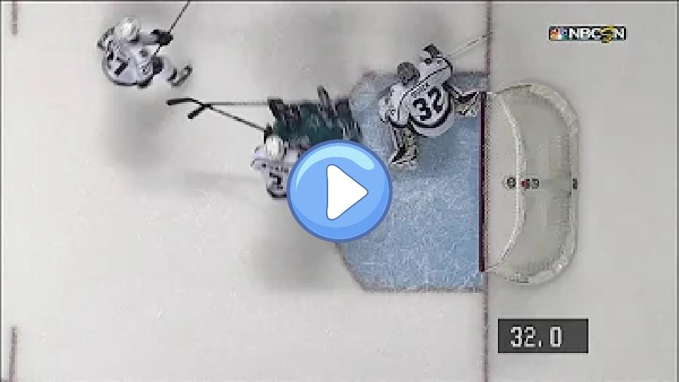 Play video: Quick leaves the game with a lower-body injury Video thumb: Quick leaves the game with a lower-body injury