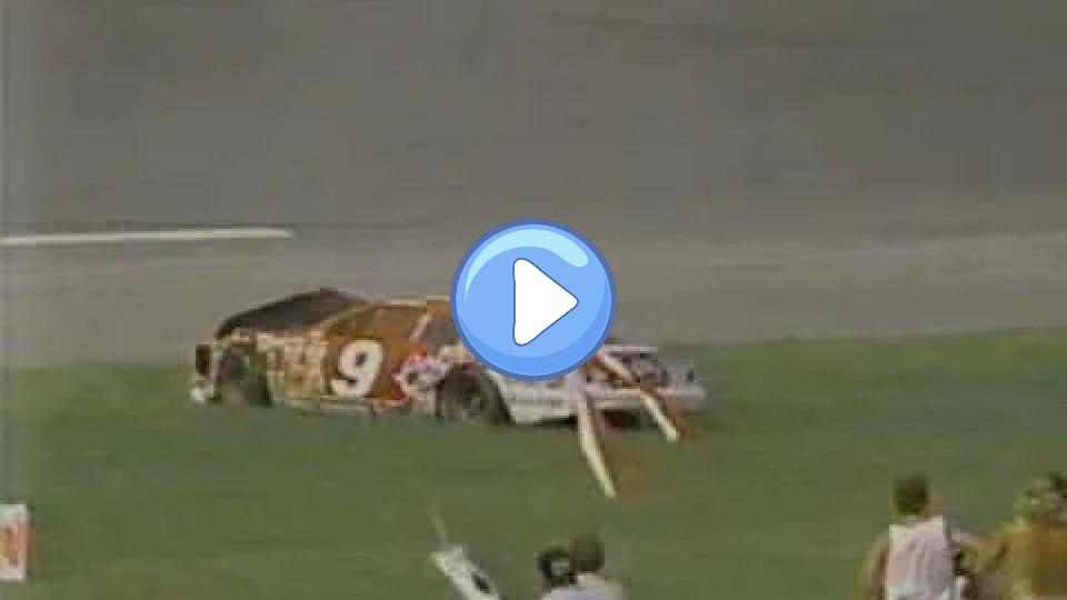 Video thumb: Bill Elliott was involved in a crash during the 1990 Pepsi 400.