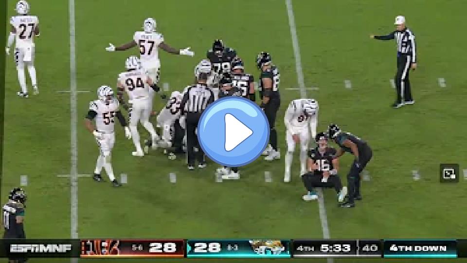 Play video: Jaguars' Trevor Lawrence injured vs. Bengals Video thumb: Jaguars' Trevor Lawrence injured vs. Bengals