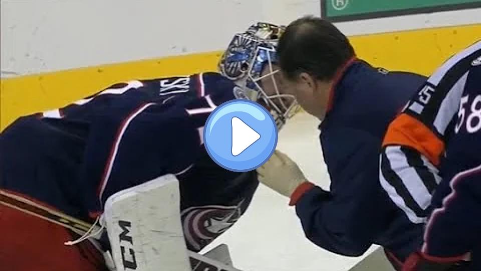 Play video: Sergei Bobrovsky Leaves Game with Injury Against Los Angeles Video thumb: Sergei Bobrovsky Leaves Game with Injury Against Los Angeles