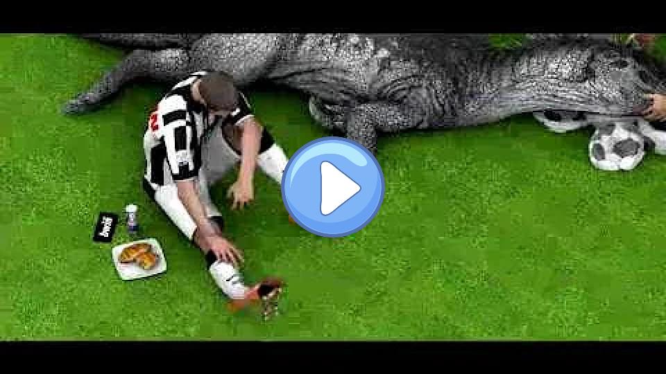 Play video: Gonzalo Higuain has suffered an injury that could rule him out for the return of ... Video thumb: Gonzalo Higuain has suffered an injury that could rule him out for the return of ...