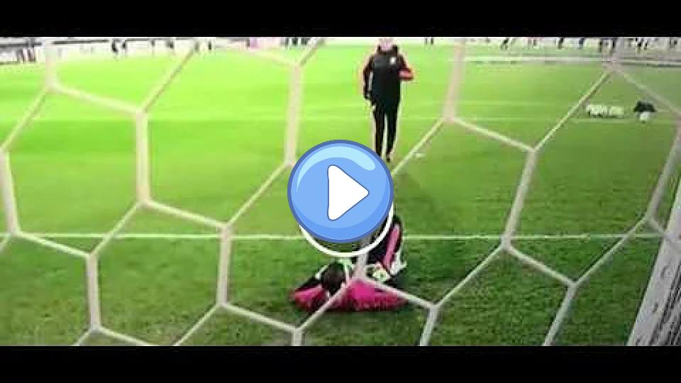 Play video: David de Gea injury video before the match against FC Midtjylland, UEFA Europa League HD Video thumb: David de Gea injury video before the match against FC Midtjylland, UEFA Europa League HD
