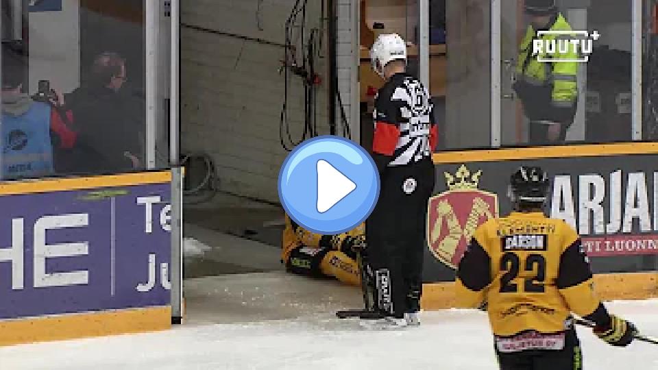 Play video: In Lappeenranta, Urho Vaakanainen was checked through the boards. Video thumb: In Lappeenranta, Urho Vaakanainen was checked through the boards.