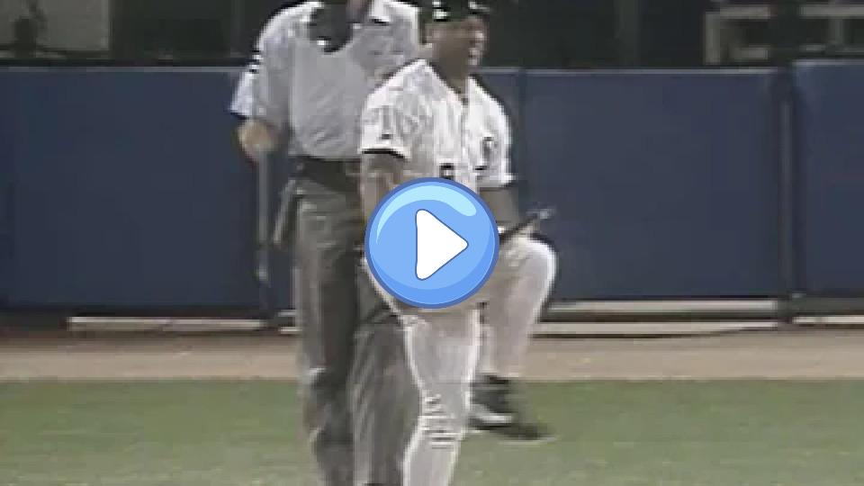 Video thumb: OAK@CWS: Bo Jackson breaks bat over his knee after a strikeout.