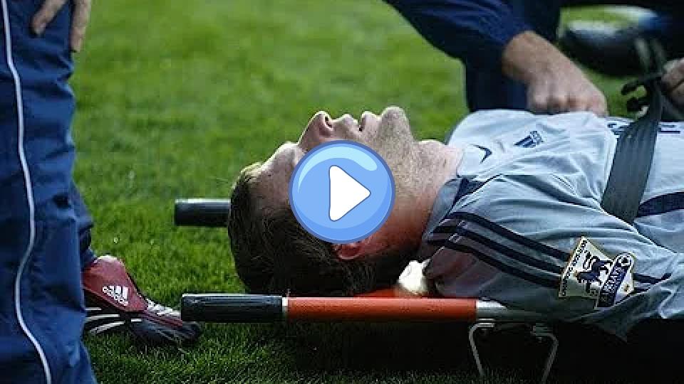 Video thumb: The mystery behind Petr Cech's helmet