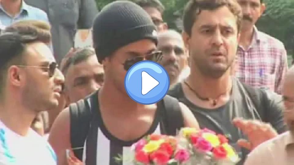 Video thumb: Ronaldinho narrowly avoids a fatal injury in India.