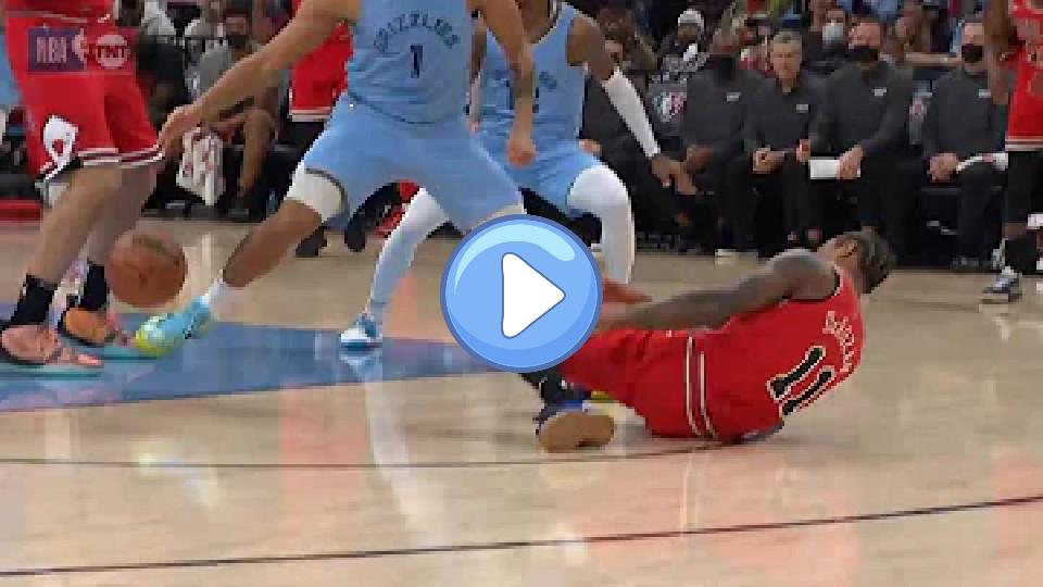 Play video: Demar DeRozan Nearly Injured Both of His Legs After Scary Slip🙏 Video thumb: Demar DeRozan Nearly Injured Both of His Legs After Scary Slip🙏