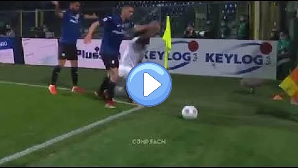 Play video: Kessie’s incredible ball protection against three Atalanta players 😱 Video thumb: Kessie’s incredible ball protection against three Atalanta players 😱