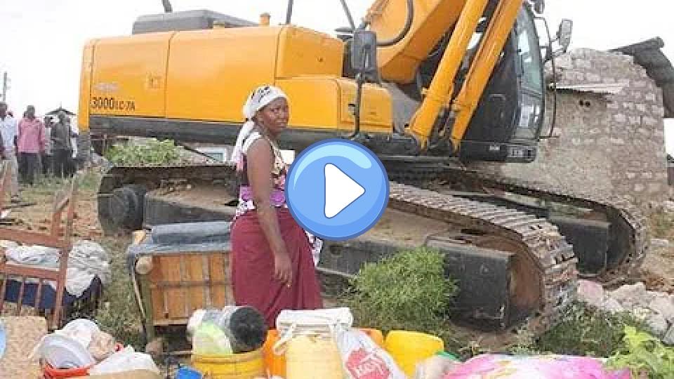 Play video: One person injured as armed police raid Dunga Unuse slums during fresh evictions Video thumb: One person injured as armed police raid Dunga Unuse slums during fresh evictions