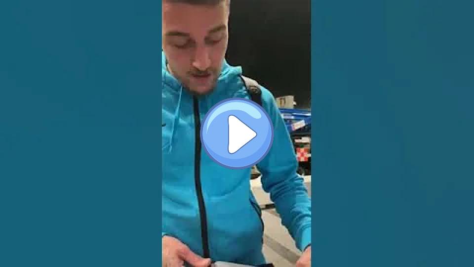 Video thumb: Milinković-Savić signed photo for Memorabid
