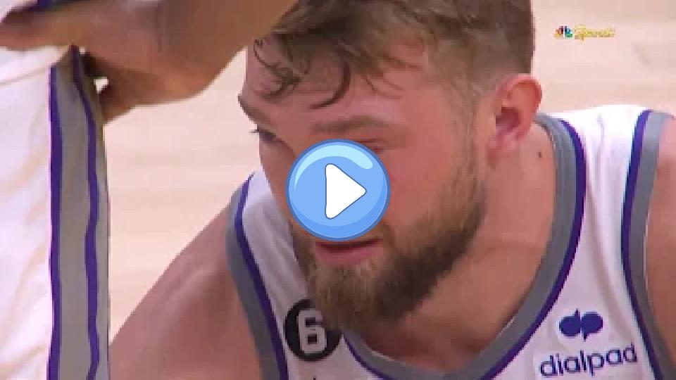 Play video: Domantas Sabonis' eye is bleeding after being elbowed by Kevon Looney 😬 Video thumb: Domantas Sabonis' eye is bleeding after being elbowed by Kevon Looney 😬