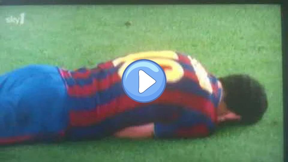Play video: Busquets' sly glance after being fouled by Motta Video thumb: Busquets' sly glance after being fouled by Motta