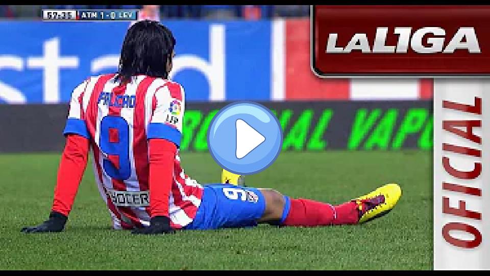 Play video: Falcao's injury: He grasps the back of his thigh. Video thumb: Falcao's injury: He grasps the back of his thigh.