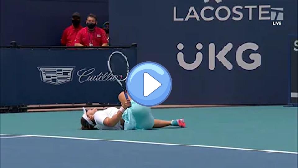 Play video: Andreescu's injury against Ashleigh Barty | Miami Open 2021 Final Video thumb: Andreescu's injury against Ashleigh Barty | Miami Open 2021 Final
