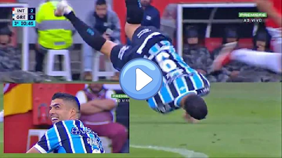 Play video: Luis Suárez's Hilarious Fish Flip Dive Video thumb: Luis Suárez's Hilarious Fish Flip Dive