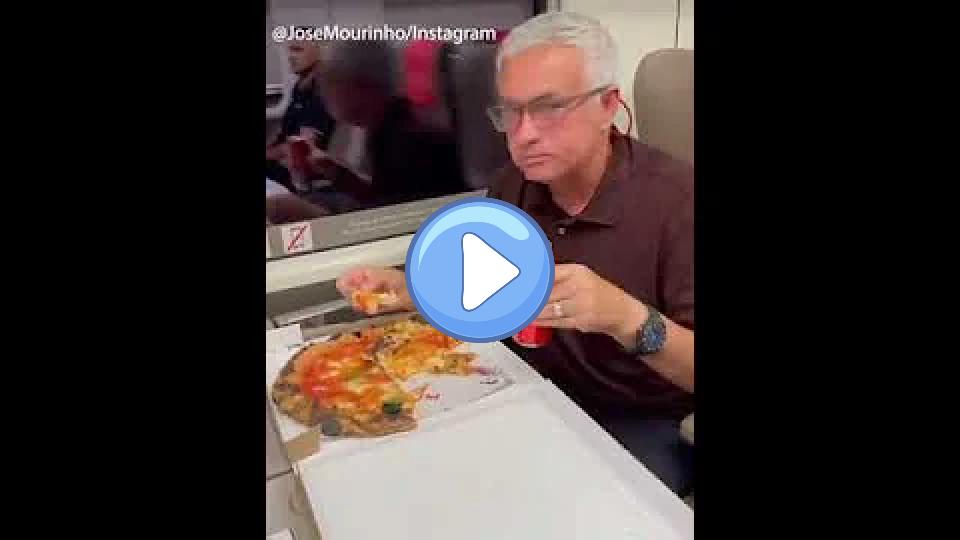 Play video: Jose Mourinho celebrates Roma's big win with pizza | #Shorts | ESPN FC Video thumb: Jose Mourinho celebrates Roma's big win with pizza | #Shorts | ESPN FC