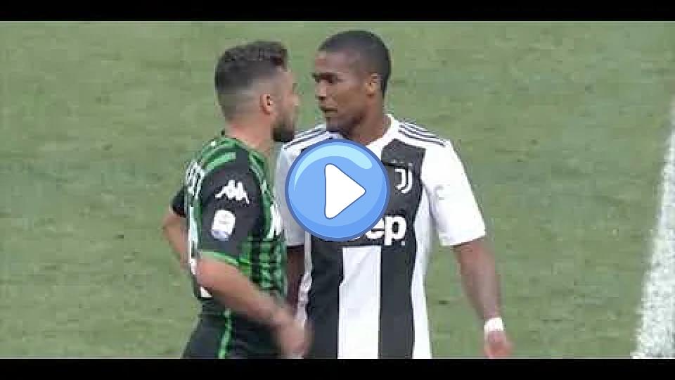 Play video: Douglas Costa is sent off for spitting in the opponent's face. Video thumb: Douglas Costa is sent off for spitting in the opponent's face.